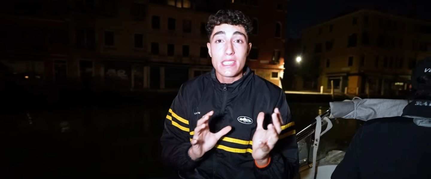 Plex critica duramente a Telecinco y estalla contra la televisión por inventarse su vida