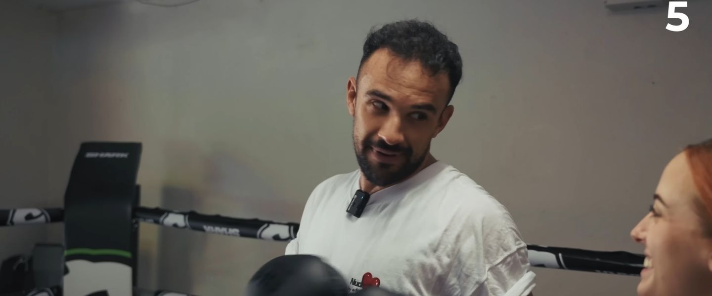 IlloJuan entrenando boxeo: uno de los favoritos para combatir en la Velada 6