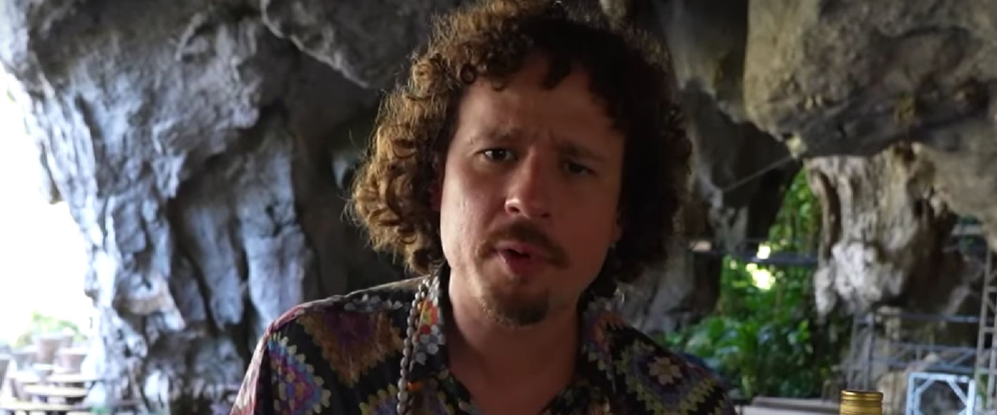 Luisito Comunica sale de una marcha en México escaldado: insultado y vejado